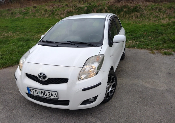 Toyota Yaris cena 22999 przebieg: 160000, rok produkcji 2010 z Brzozów małe 466
